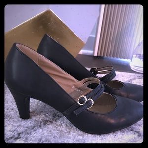 Double strapped, Mary Jane, kitten heels